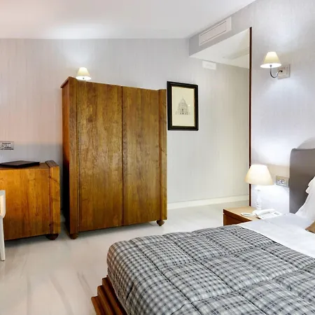 Minieri & Szálloda Nola