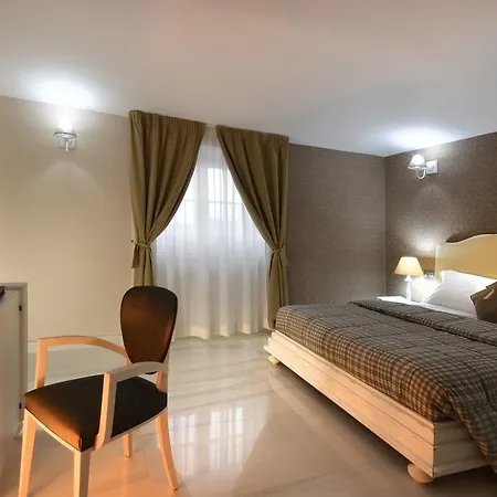 Minieri & Szálloda Nola